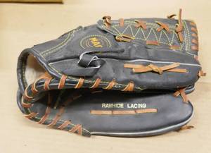 lot 78 image: Leather baseball glove