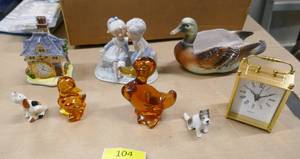 lot 104 image: Lot of vintage dcor items - glass ducks, Napco duck, dogs, clocks