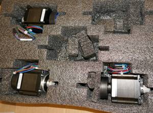 lot 109 image: THREE New Stepper Motors 24vdc