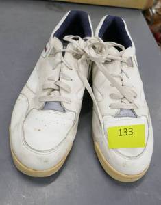 lot 133 image: Size 11-12 Brunswick bowling shoes