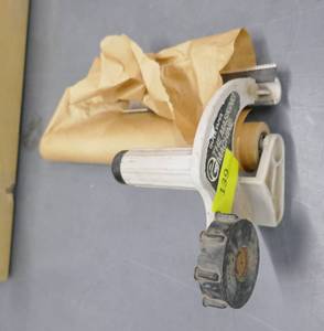 lot 139 image: Professional tape masking machine for painting