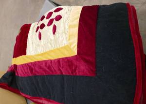 lot 160 image: FullQueen size comforter velour 86x86