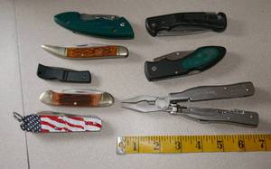lot 182 image: Group of pocket knives