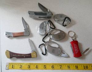 lot 196 image: Lot of small pocket knives including some advertising, Carhartt and Land O Lakes