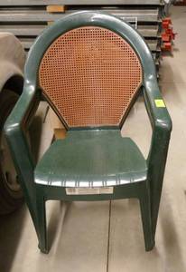 lot 206 image: Two nice outdoor patio chairs