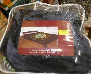 lot 207 image: New US Army Mink blanket - super soft and warm