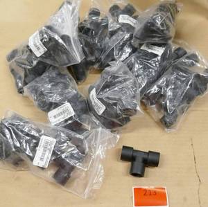 lot 213 image: 60 pieces of 12 inch Threaded nylon Tee connector