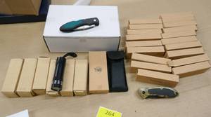 lot 264 image: 7 flashlights, 20 camo pocket knives, 14 serrated edge knives