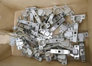 lot 279 image: Blum 70T555 Cabinet hinges