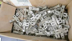 lot 285 image: Box of 6320-H35 mounting plates