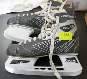 lot 288 image: Nice pair of Mens size 12 hockey skates
