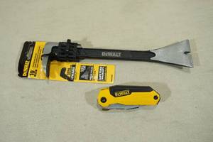 lot 109 image: DeWalt 10 Precision Molding Bar with Folding Utility Knife