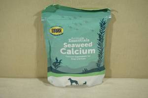 lot 122 image: Animal Essentials Seaweed Calcium Supplement for Dog and Cats