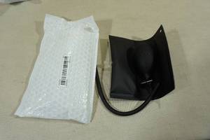 lot 136 image: 2 Automotive Lockout Kit Inflatable Wedges