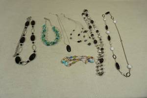 lot 138 image: 7 Womens Necklaces