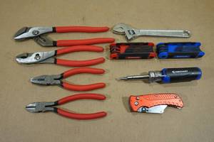 lot 148 image: Assorted Hand Tools