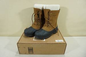 lot 155 image: Baffin Womens Winter Boots -Size 8
