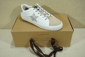 lot 157 image: Vintage Havana Womens Sneakers -Size 8