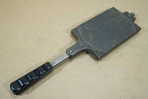 lot 255 image: Vintage Cast Iron Lefsa Press