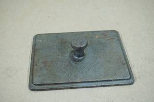 lot 256 image: Cast Iron Press