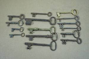 lot 257 image: Assorted Skeleton Keys - Some Antique