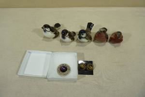 lot 272 image: Vintage Decorative Birds with Costume Jewelry - W German Earrings