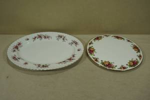 lot 273 image: 2 Vintage Royal Albert Serving Trays
