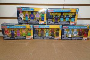 lot 333 image: 5 Sets of Make-It Blocks Figures