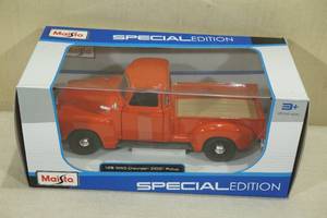 lot 23 image: Maisto 1950 Chevrolet 3100 Pickup Truck Die-Cast Model