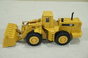 lot 26 image: ERTL Caterpillar 988B Die-Cast 150 Scale Model Wheel Loader