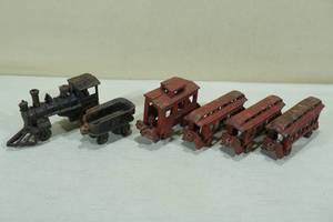 lot 30 image: Antique Cast Iron Train Set