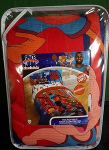 lot 55 image: Space Jam Twin Comforter Set