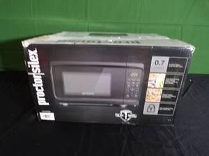 lot 49 image: Proctor Silex 0.7 cu ft 700 Watt Microwave Oven - Black
