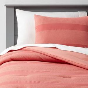 lot 9 image: Brand New Waffle Striped Comforter Set - Pillowfort  ((FullQueen))