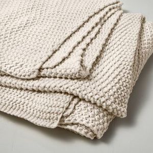 lot 53 image: Chunky Knit Bed Blanket - Casaluna