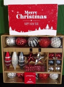 lot 113 image: Holiday Decoration Assortment