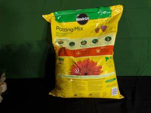 lot 280 image: Brand New - Unopened Miracle Gro Potting Mix