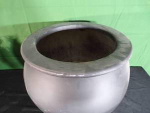 lot 281 image: Planter Pot