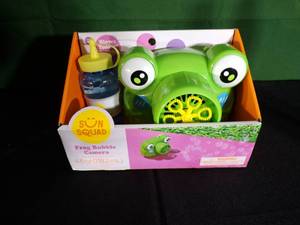 lot 284 image: Sun Squad Frog Bubble Camera and Suntan Lotion