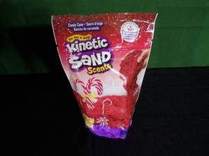 lot 289 image: Kinetic Sand and Rectangular Plastic Bin