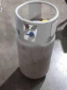 lot 12 image: 33.5lb Steel Forklift Propane Tank - 100% full