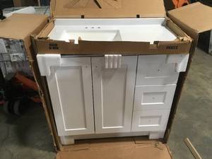 36.5 in. W x 18.68 in. D x 35.36 in. H Bath Vanity in White with Cultured Marble Vanity Top in White with White Basin by Glacier Bay Customer Returns See Pictures