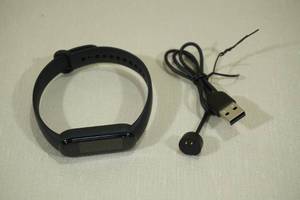lot 11 image: Amazfit Band 5 Heath and Activity Tracker with Amazon Alexa  Midnight Black