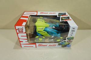lot 16 image: Stunt Drift 2.4 GHZ Wireless Remote Control Spray Stunt Car