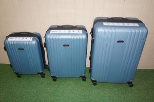 lot 26 image: American Flyer Barrington 3-Pc. Hardside Spinner Upright Luggage Set -Blue