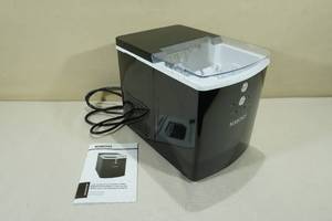 lot 35 image: Igloo 33-Lb Ice Maker -Black