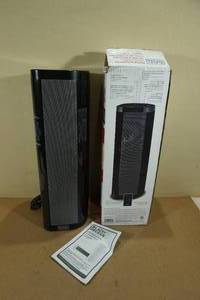 lot 53 image: Black  Decker 22 Vertical or Horizontal Ceramic Heater