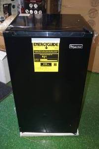 lot 55 image: Magic Chef 3.2 Cu. Ft. Compact All-Refrigerator - Black