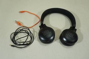 lot 99 image: JBL Live 460NC Wireless Noise-Cancelling On-Ear Headphones  Black