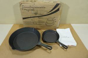 lot 112 image: MegaChef 2 Piece Pre-Seasoned Cast Iron Skillets